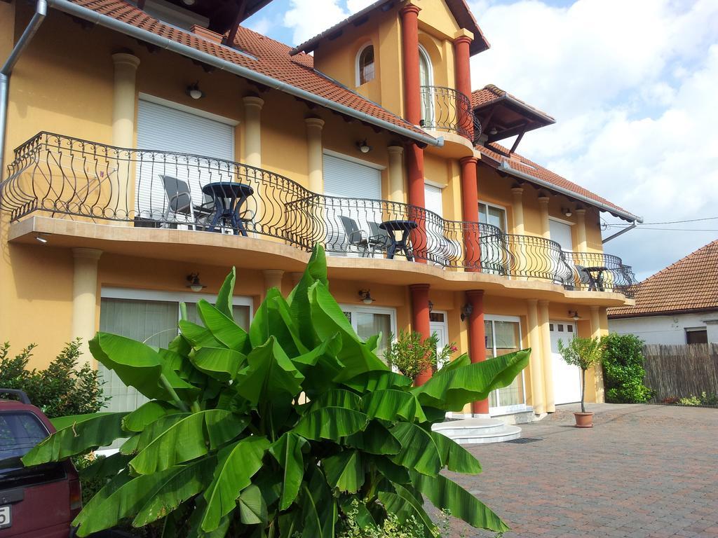 Mediterran-Apartmanok-Harkany Bagian luar foto