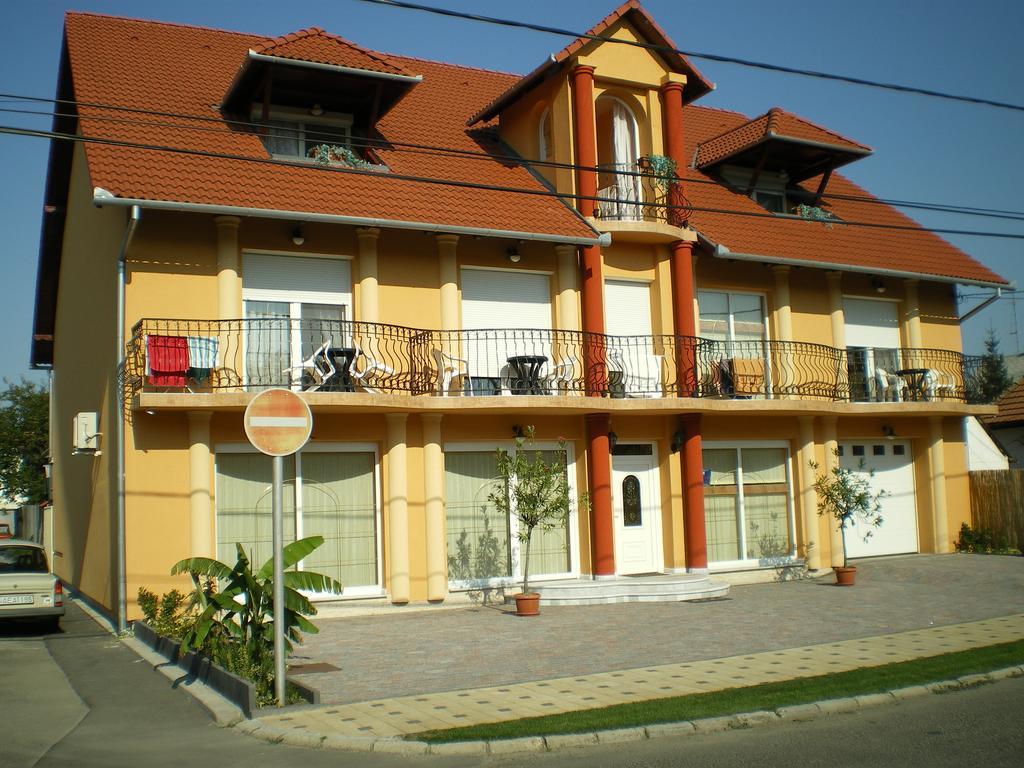 Mediterran-Apartmanok-Harkany Bagian luar foto