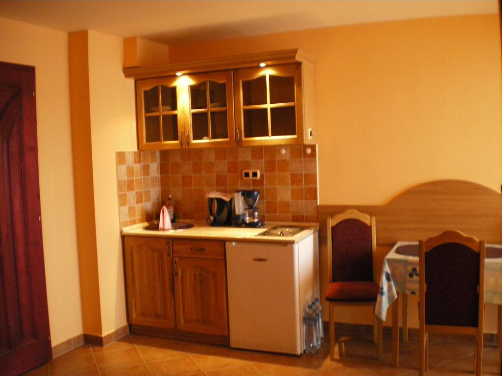 Mediterran-Apartmanok-Harkany Ruang foto