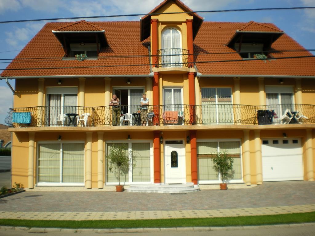 Mediterran-Apartmanok-Harkany Bagian luar foto