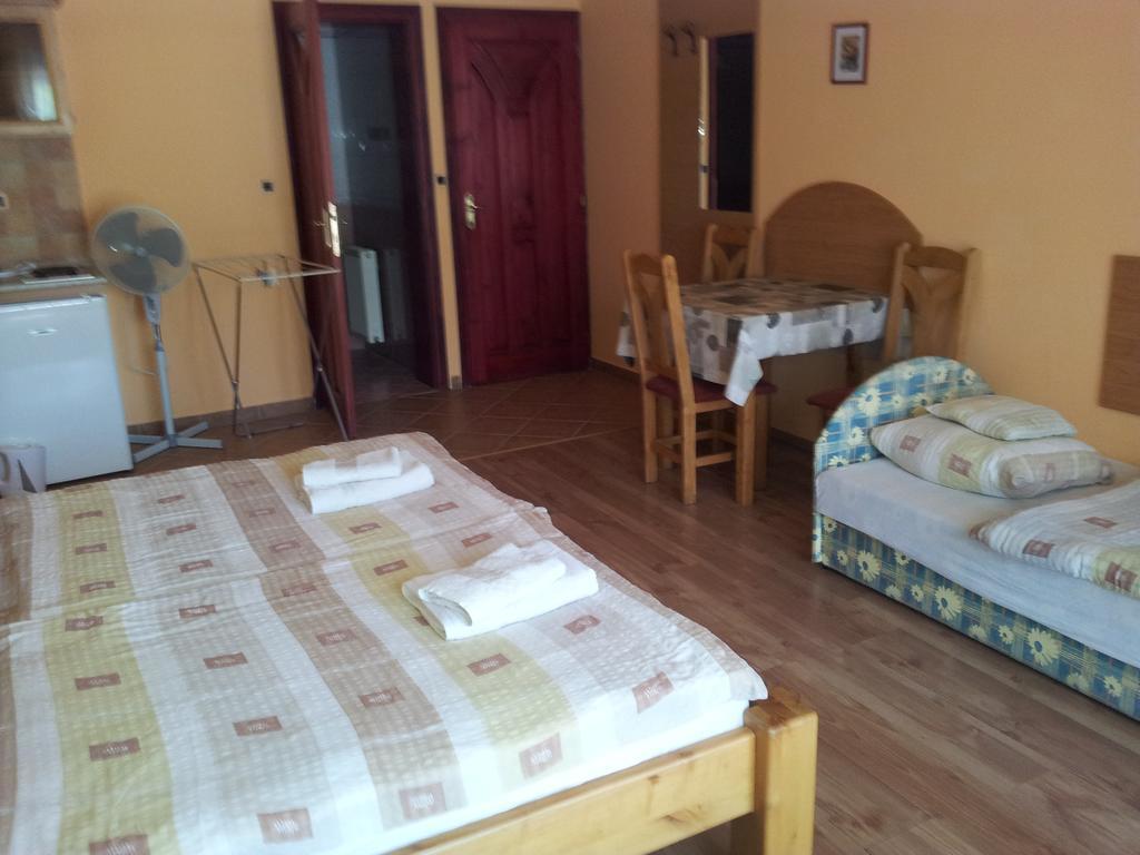 Mediterran-Apartmanok-Harkany Ruang foto